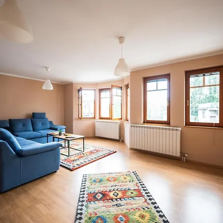 아파트 Spacious & Modern Apartments- Old Town *