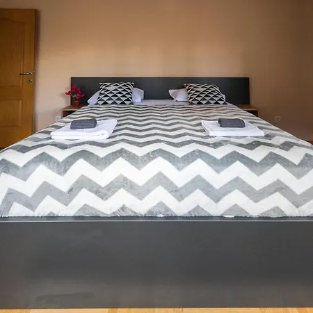 Spacious & Modern Apartments- Old Town סראייבו