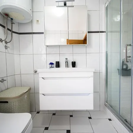 Spacious & Modern Apartments- Old Town 아파트 *