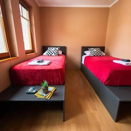 Spacious & Modern Apartments- Old Town Apartman