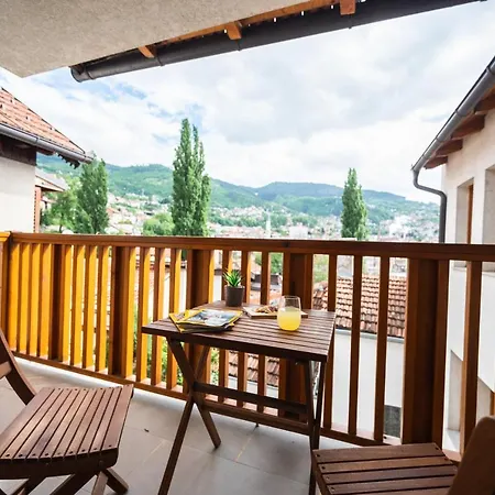 Spacious & Modern Apartments- Old Town Apartman