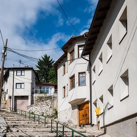 Spacious & Modern Apartments- Old Town *