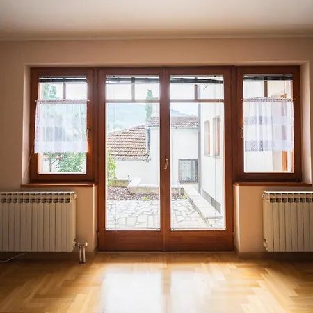 Spacious & Modern Apartments- Old Town Apartman Szarajevó