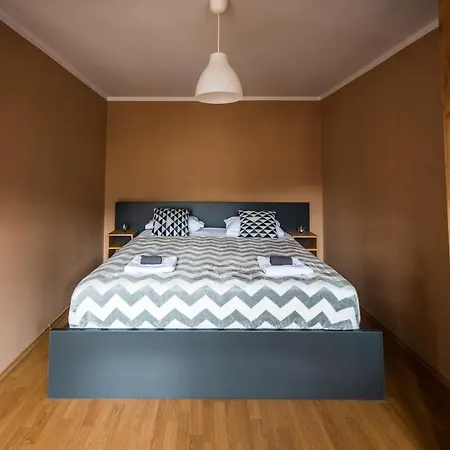 아파트 Spacious & Modern Apartments- Old Town *