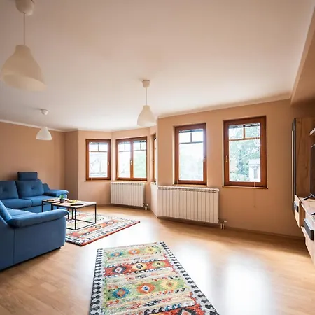 Spacious & Modern Apartments- Old Town דירה