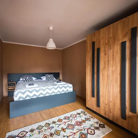 아파트 Spacious & Modern Apartments- Old Town