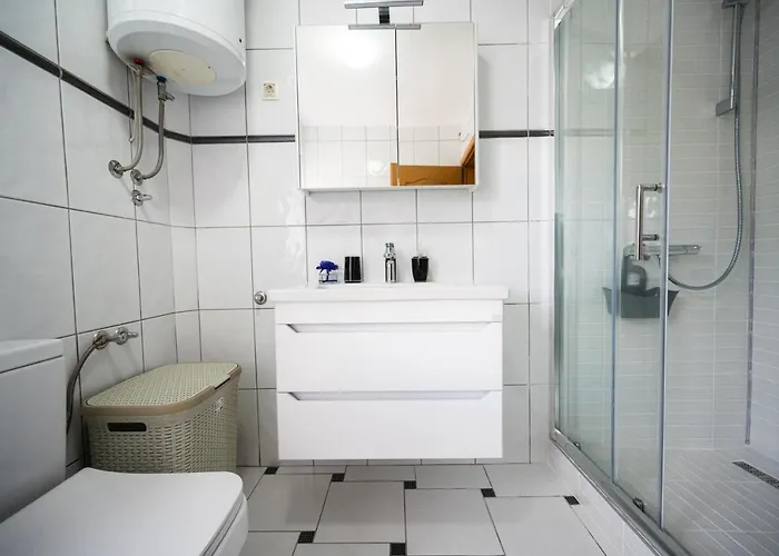 Spacious & Modern Apartments- Old Town Apartman *