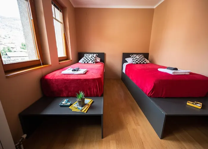 Spacious & Modern Apartments- Old Town Apartman