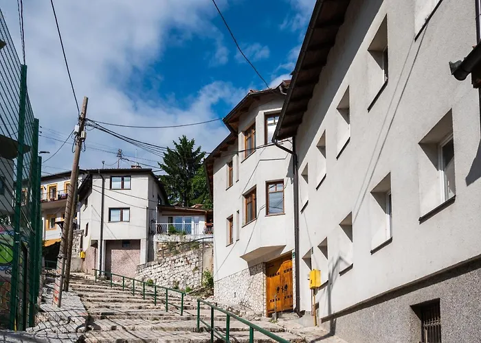 Spacious & Modern Apartments- Old Town *