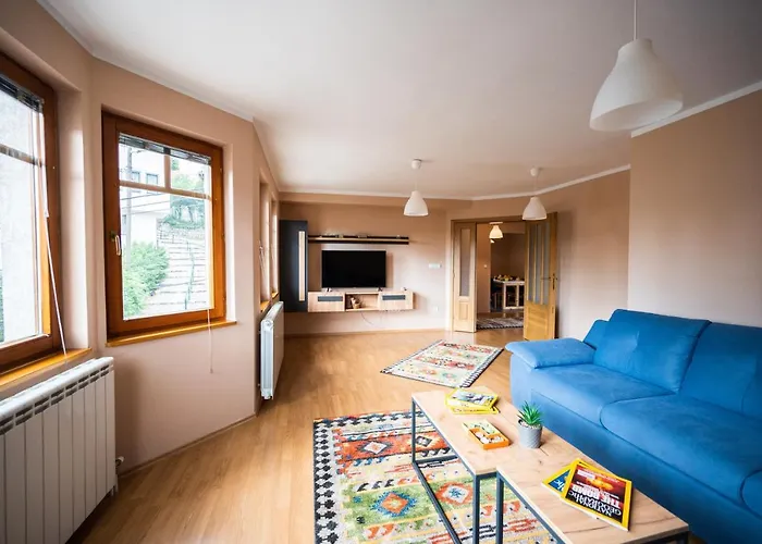 Spacious & Modern Apartments- Old Town Apartman