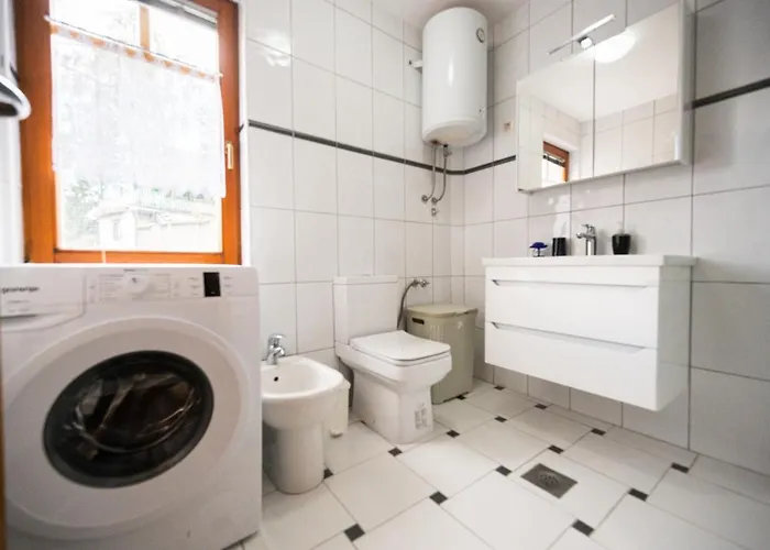 Spacious & Modern Apartments- Old Town *