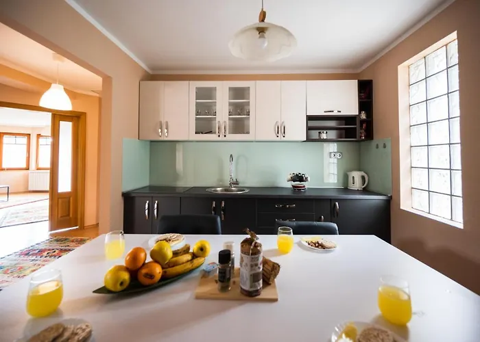 Spacious & Modern Apartments- Old Town Apartman *