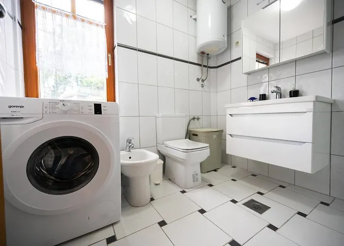 Spacious & Modern Apartments- Old Town