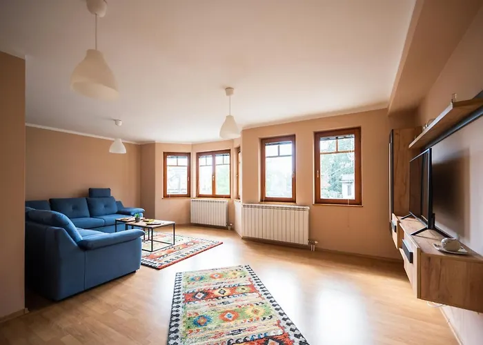 Spacious & Modern Apartments- Old Town Apartman